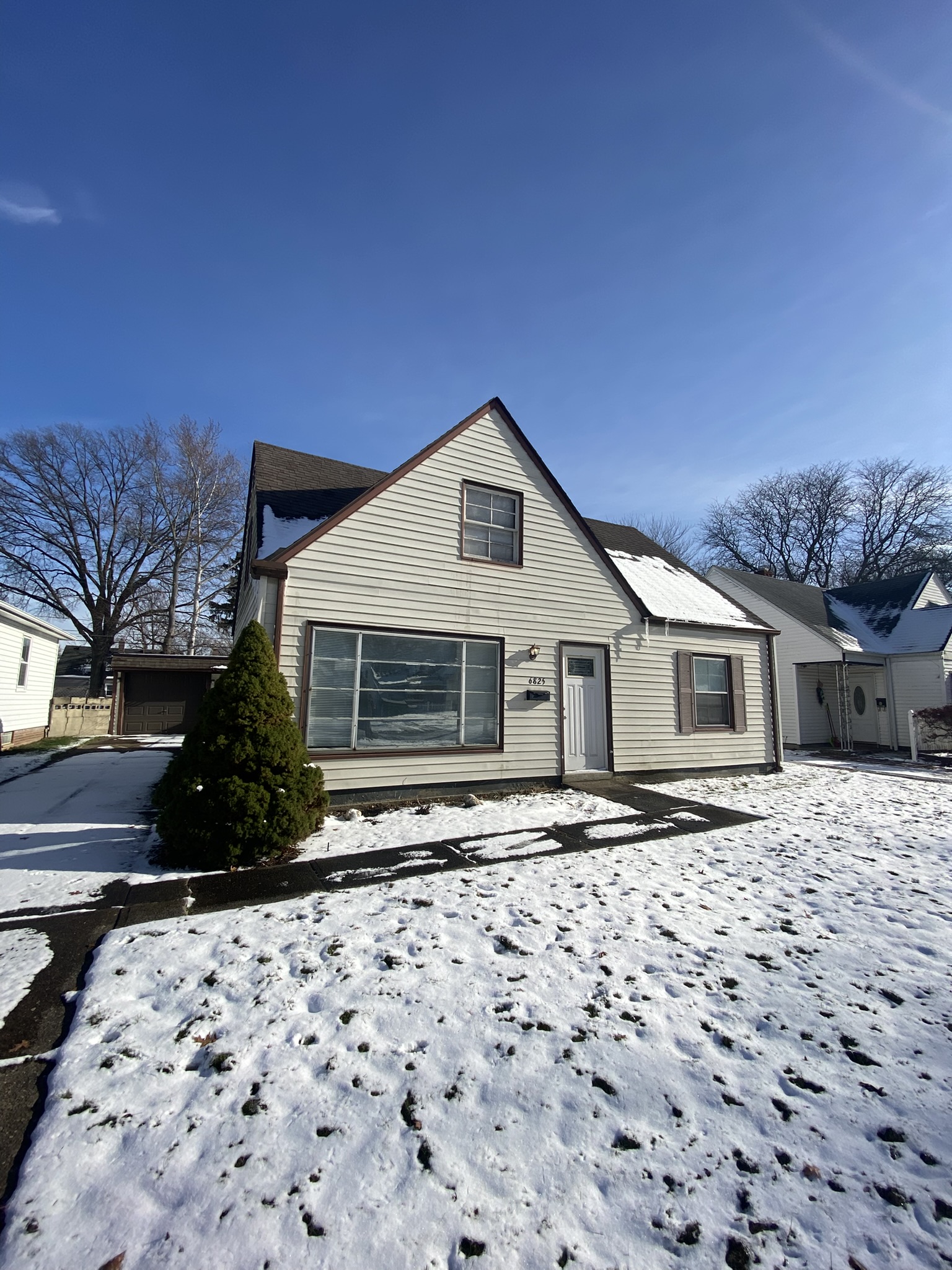 6825 Beresford Avenue